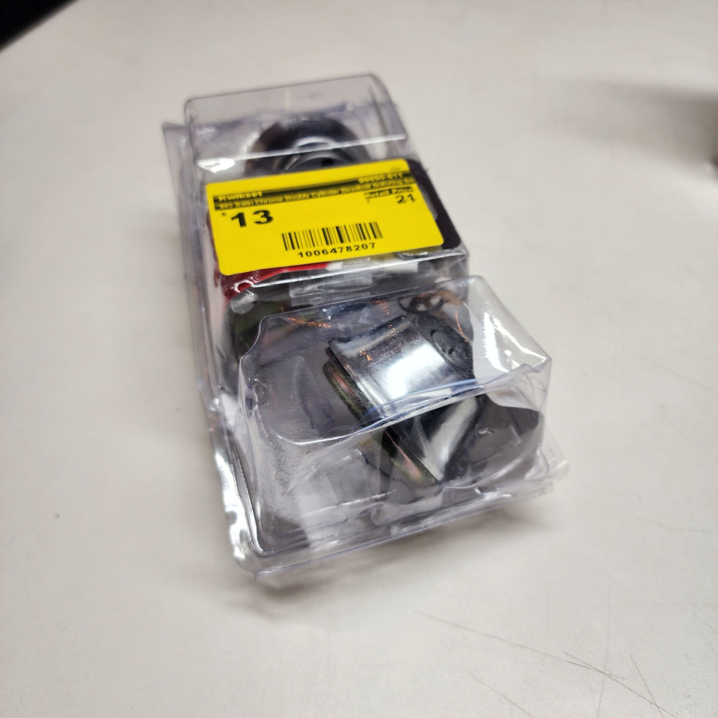 665 Satin Chrome Double Cylinder Deadbolt featuring SmartKey Security (96650-511) 665 Satin Chrome Double Cylinder Deadbolt featuring SmartKey Security (96650-511)